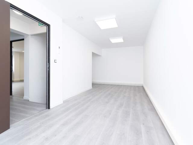 Dpt Bouches du Rhône (13), à louer GÉMENOS Bureau de 20 m² - Climatisation réversible - Electricité et fibre (inclus dans les charges) - Stationnement facile - Rénové — photo du bien