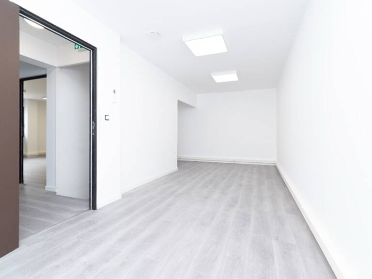 Dpt Bouches du Rhône (13), à louer GÉMENOS Bureau de 20 m² - Climatisation réversible - Electricité et fibre (inclus dans les charges) - Stationnement facile - Rénové — photo 1