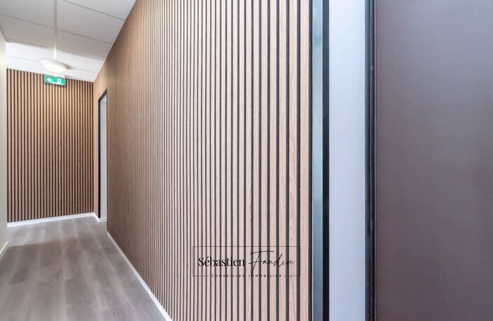 Dpt Bouches du Rhône (13), à louer GÉMENOS Bureau de 20 m² - Climatisation réversible - Electricité et fibre (inclus dans les charges) - Stationnement facile - Rénové — photo 2