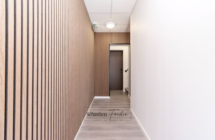 Dpt Bouches du Rhône (13), à louer GÉMENOS Bureau de 20 m² - Climatisation réversible - Electricité et fibre (inclus dans les charges) - Stationnement facile - Rénové — photo 4