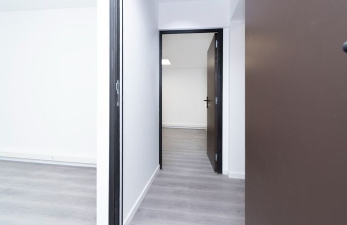 Dpt Bouches du Rhône (13), à louer GÉMENOS Bureau de 20 m² - Climatisation réversible - Electricité et fibre (inclus dans les charges) - Stationnement facile - Rénové — photo 5