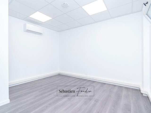 Dpt Bouches du Rhône (13), à louer GEMENOS Bureau 13 m² - Climatisation réversible - Electricité et fibre (inclus dans les charges) - Stationnement facile - Rénové — photo du bien