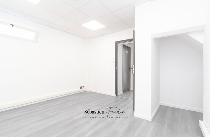 Dpt Bouches du Rhône (13), à louer GEMENOS Bureau 13 m² - Climatisation réversible - Electricité et fibre (inclus dans les charges) - Stationnement facile - Rénové — photo 2