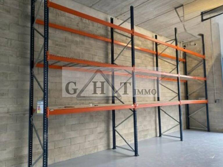 A LOUER A MARCOUSSIS UN ENTREPOT / BUREAUX DE 300 M² — photo 1