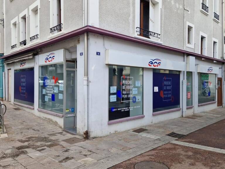 À VENDRE – LOCAL COMMERCIAL EN CENTRE-VILLE DE RUMILLY — photo 1