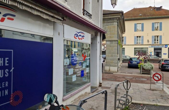 À VENDRE – LOCAL COMMERCIAL EN CENTRE-VILLE DE RUMILLY — photo 2