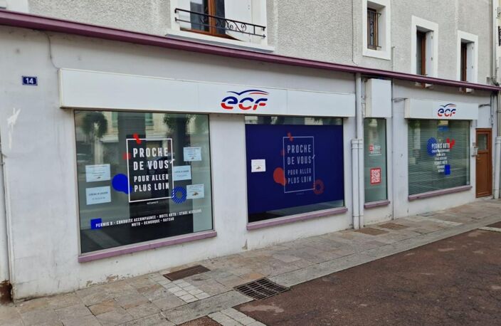 À VENDRE – LOCAL COMMERCIAL EN CENTRE-VILLE DE RUMILLY — photo 3