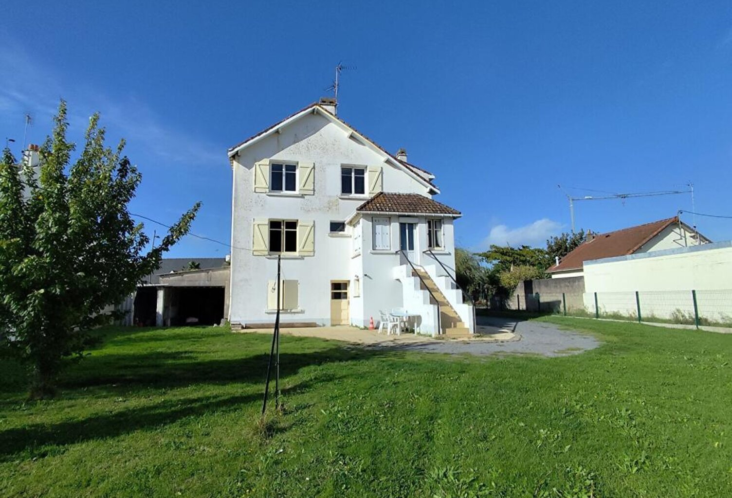 Maison A Vendre, Beau potentiel, découpage possible d'une parcelle de terrain constructible — photo 1
