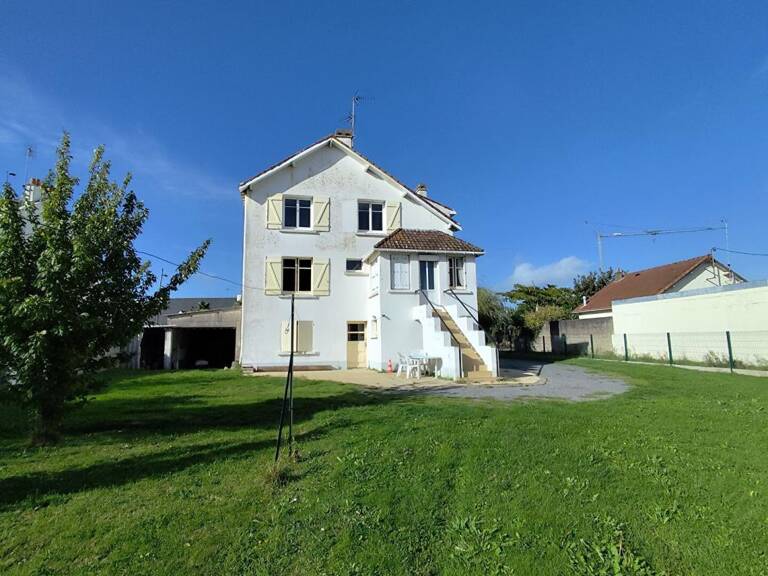 Maison A Vendre, Beau potentiel, découpage possible d'une parcelle de terrain constructible — photo 1