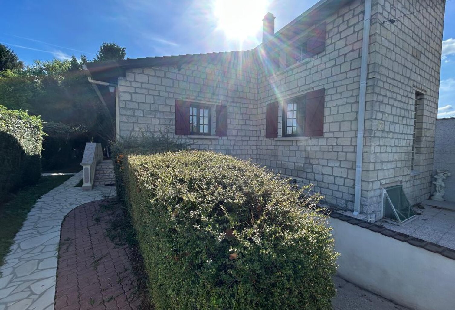 Maison À Vendre sur un terrain de 1600 m2 — photo 1