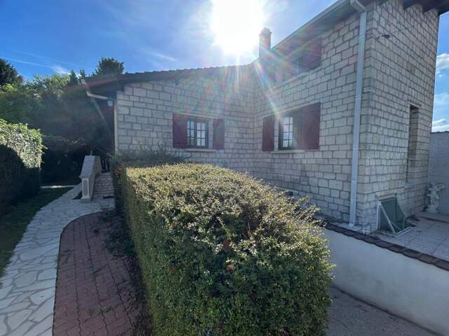 Maison À Vendre sur un terrain de 1600 m2 — photo du bien
