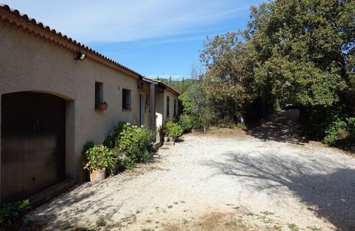 Maison plain pied sur un terrain de 4207 m² — photo 2