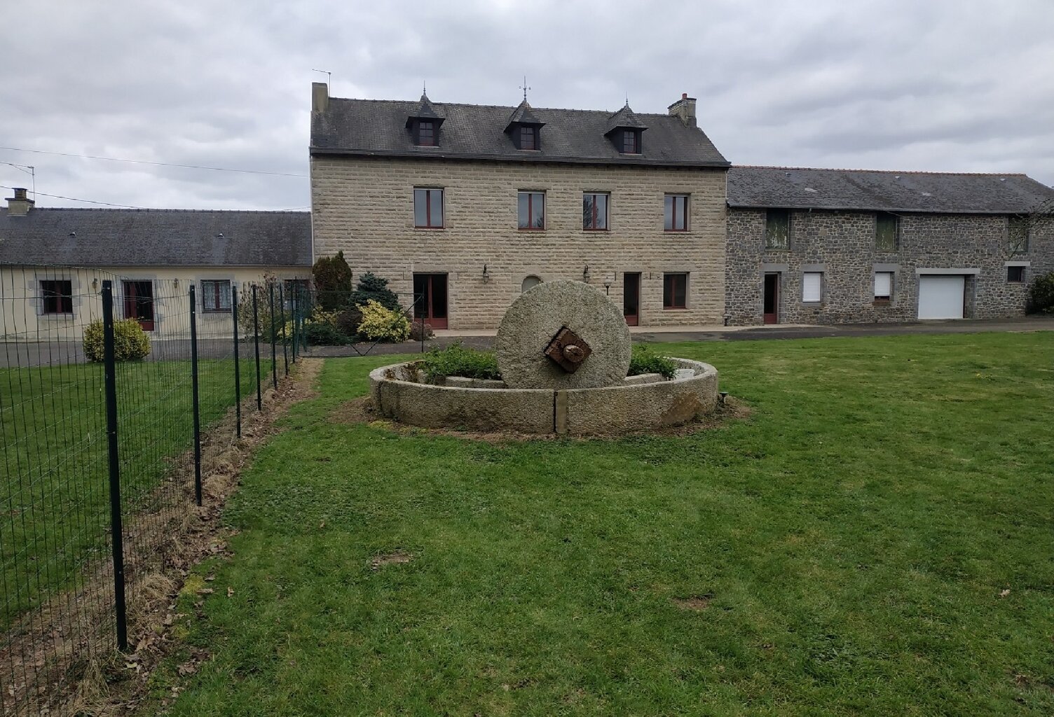 A VENDRE - SOQUET IMMOBILIER - ENSEMBLE IMMOBILIER DE CARACTERE - LA BAUSSAINE — photo 1