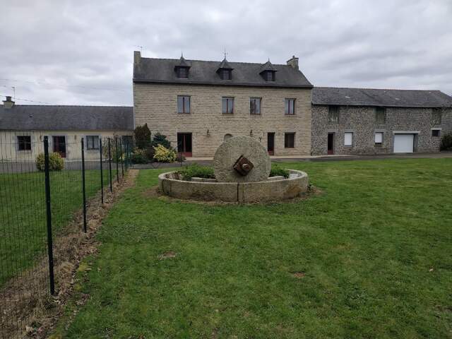 A VENDRE - SOQUET IMMOBILIER - ENSEMBLE IMMOBILIER DE CARACTERE - LA BAUSSAINE — photo du bien