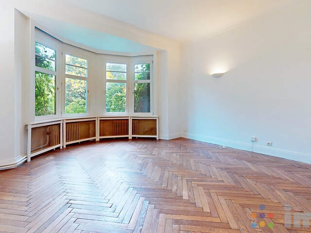 Maison Art déco d'environ 126m2 avec jardin et garage — photo du bien