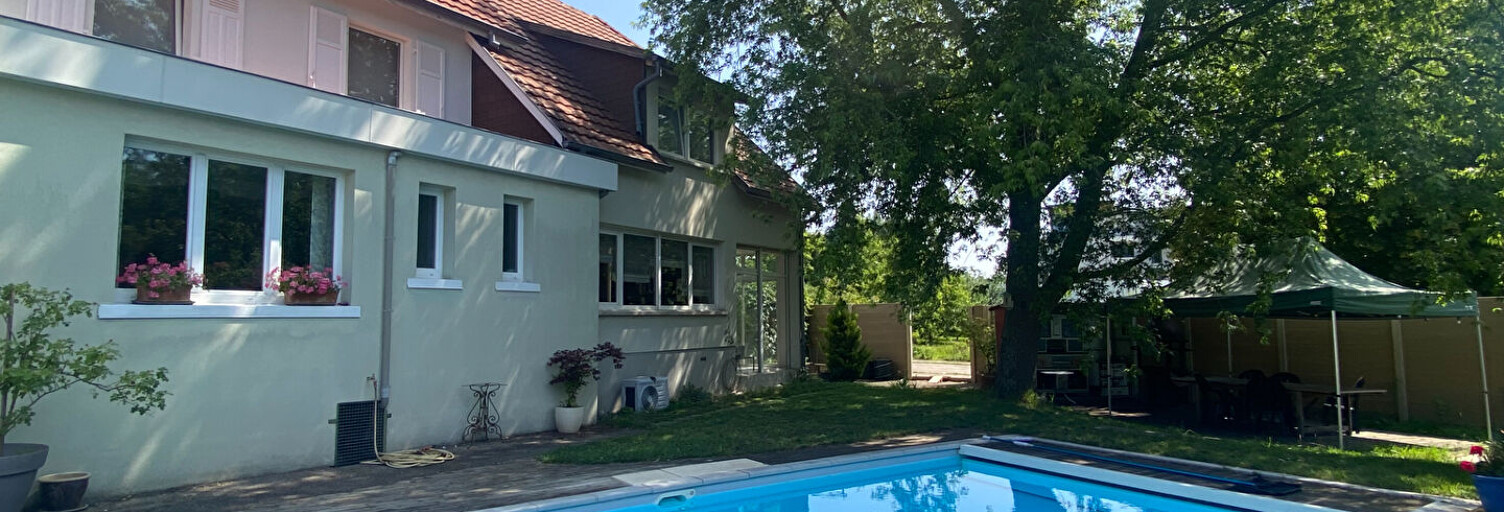 Maison 8 Pièces 208 m² à vendre à Cernay (68700)