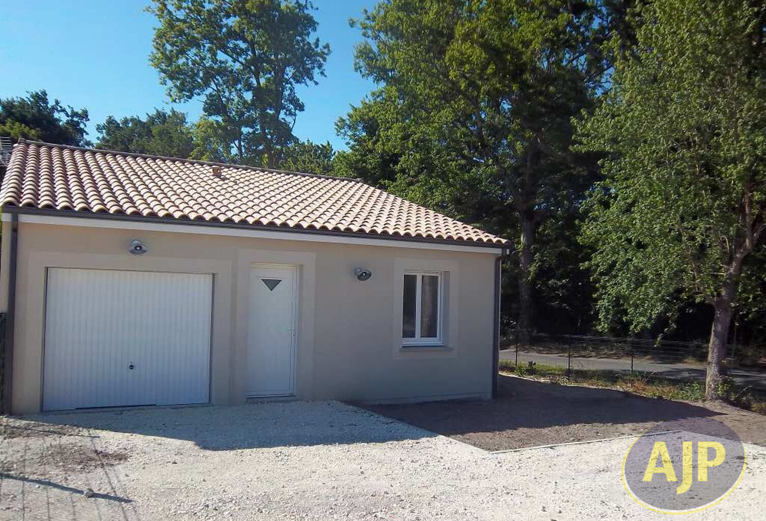 Maison T3 avec jardin centre-ville de Lesparre ! — photo 1