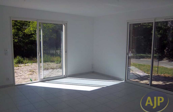 Maison T3 avec jardin centre-ville de Lesparre ! — photo 2