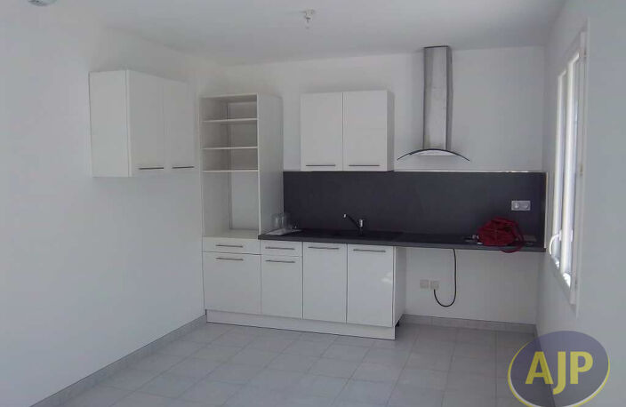 Maison T3 avec jardin centre-ville de Lesparre ! — photo 3