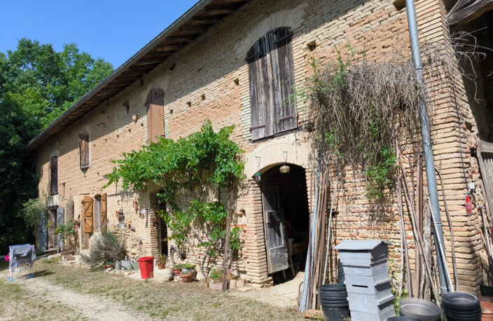Lisle Sur Tarn Authentique Corps de ferme de 400 m2 avec terrain — photo 3