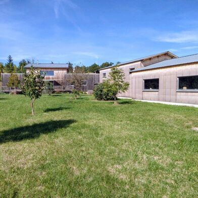 Commerce  700000 €