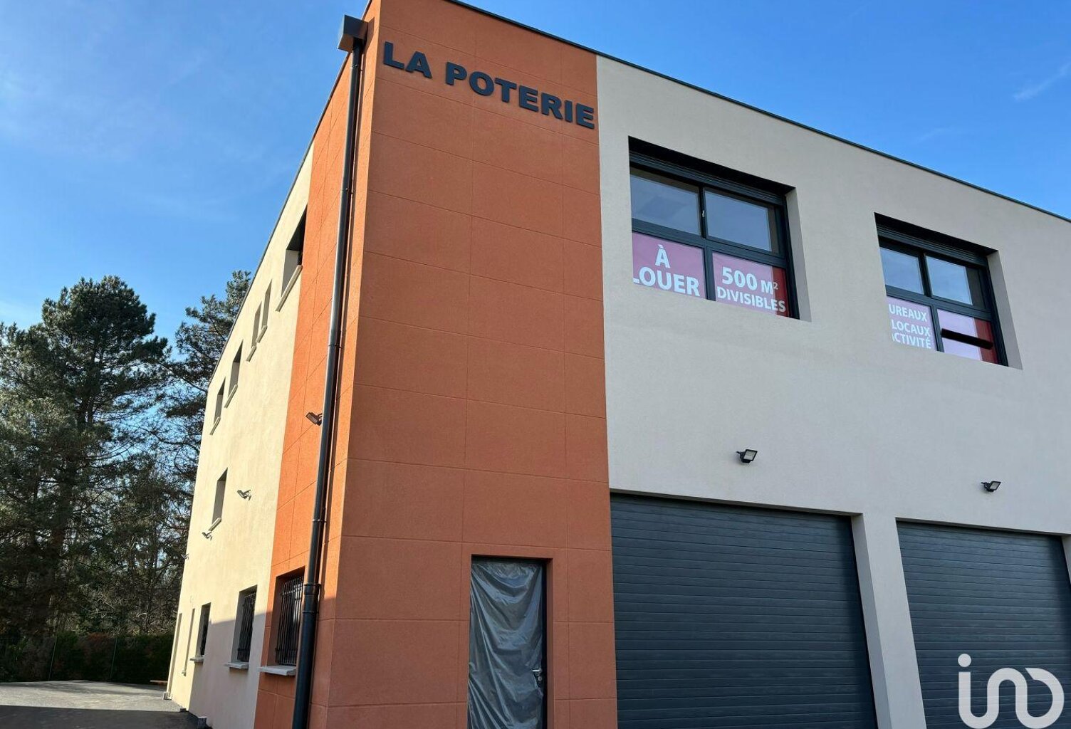 Location Local d'activités 289 m&sup2; — photo 1