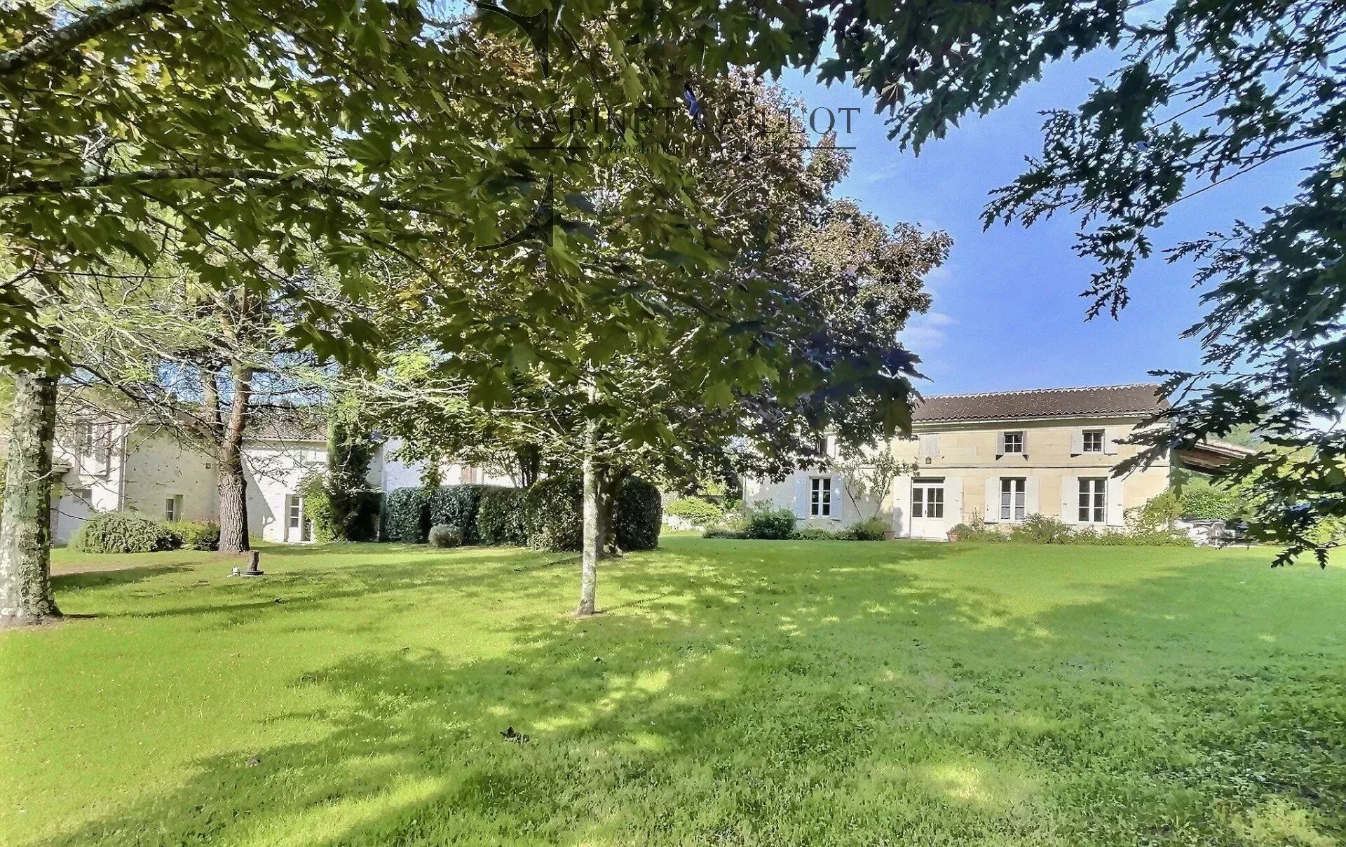 Villa / Maison  T16 à vendre Saint-Germain-du-Seudre 17240