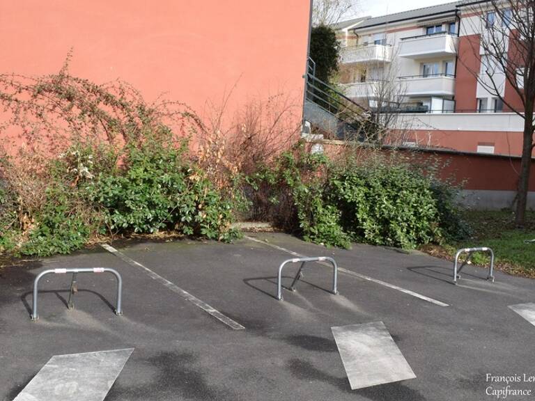à vendre Choisy le Roi 94600 - Place de parking en extérieur- Résidence aquaverde - Rue du Lieutenant Colonel Curie - 7 995€ honoraires d'agence inclus — photo 1