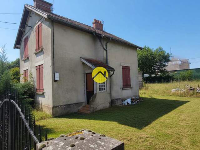 Demi-maison mitoyenne d'un côté — photo du bien