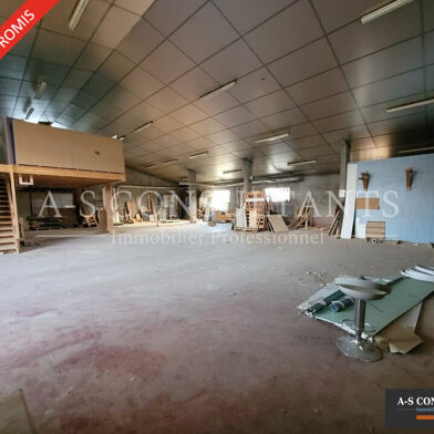 Local industriel  477000 €