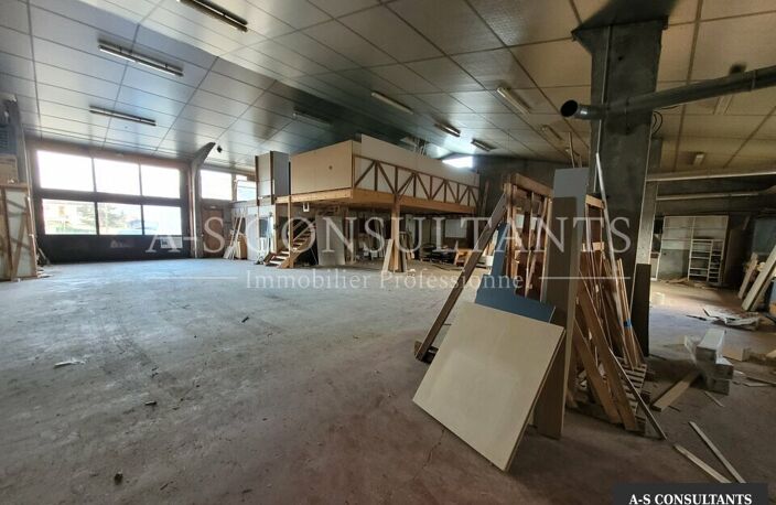 LOCAL D'ACTIVITE A VENDRE — photo 2