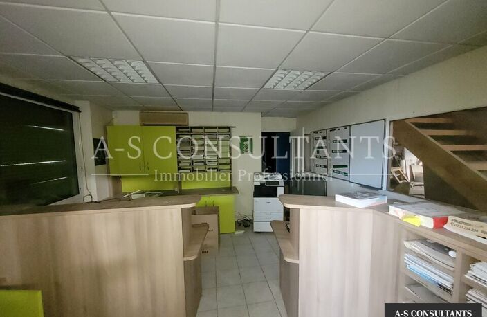 LOCAL D'ACTIVITE A VENDRE — photo 3