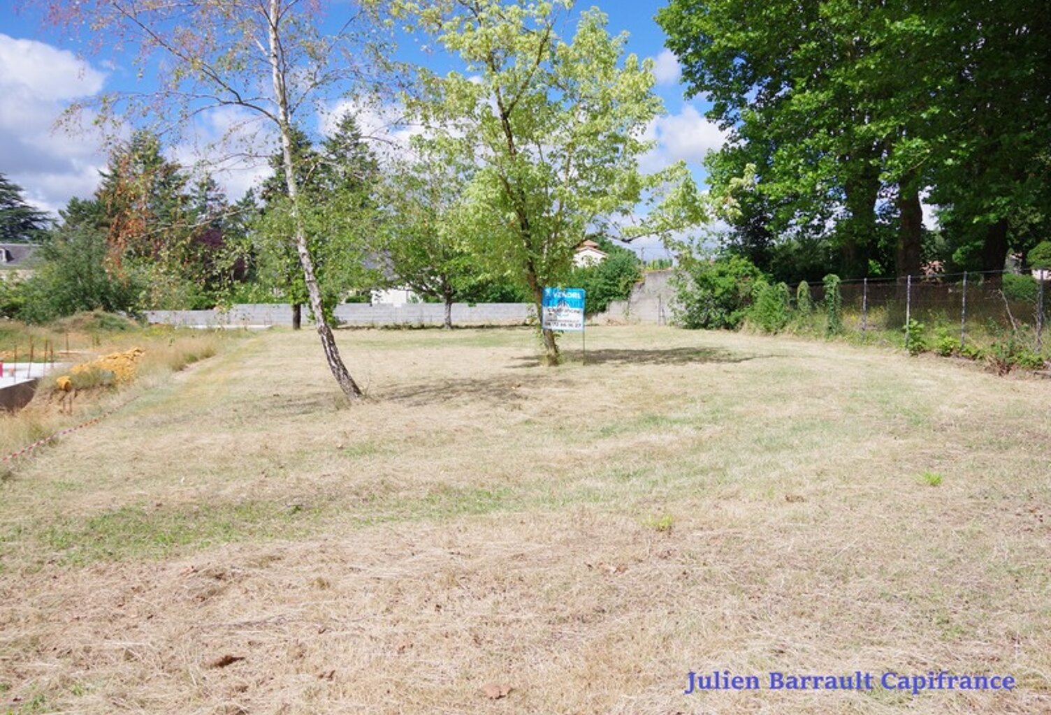 SAINT JULIEN L’ARS Terrain de 1028 m² libre de constructeur à viabiliser — photo 1