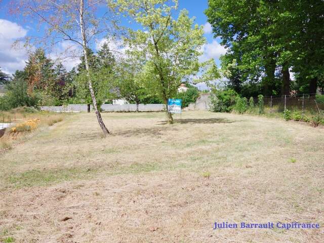 SAINT JULIEN L’ARS Terrain de 1028 m² libre de constructeur à viabiliser — photo du bien