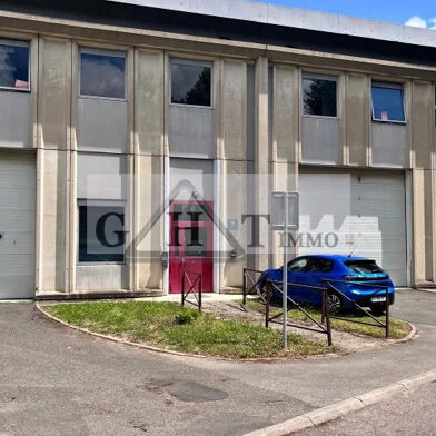 Local industriel  8767 €