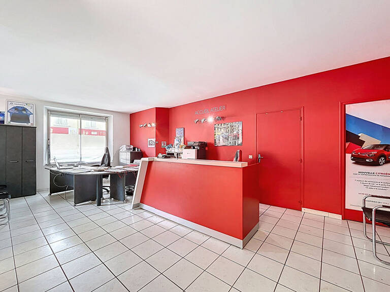 Local commercial — photo 1