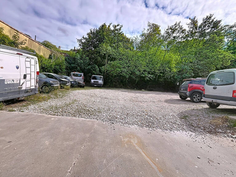 Local commercial — photo 1