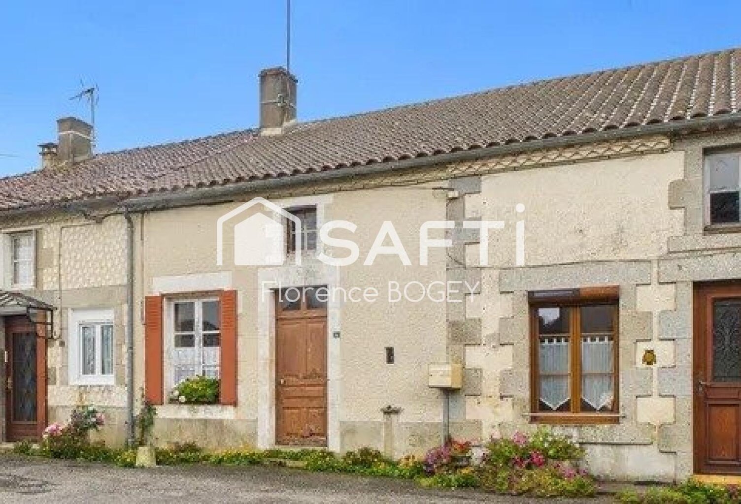 Magnifique hameau de trois maisons avec dépendances et plus de cinq hectares attenants. — photo 1