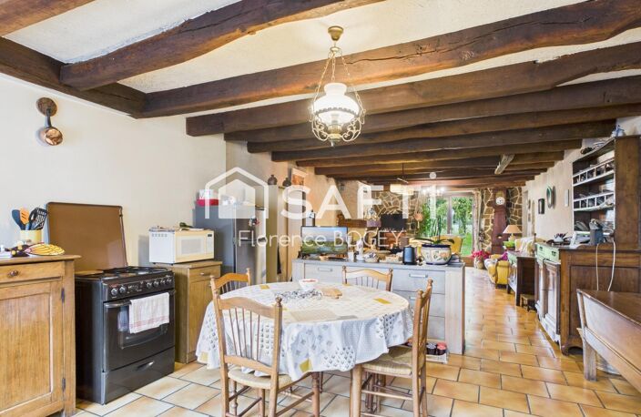 Magnifique hameau de trois maisons avec dépendances et plus de cinq hectares attenants. — photo 3