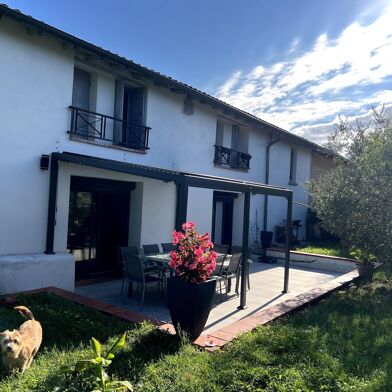 Maison 7 pièces 556400 €