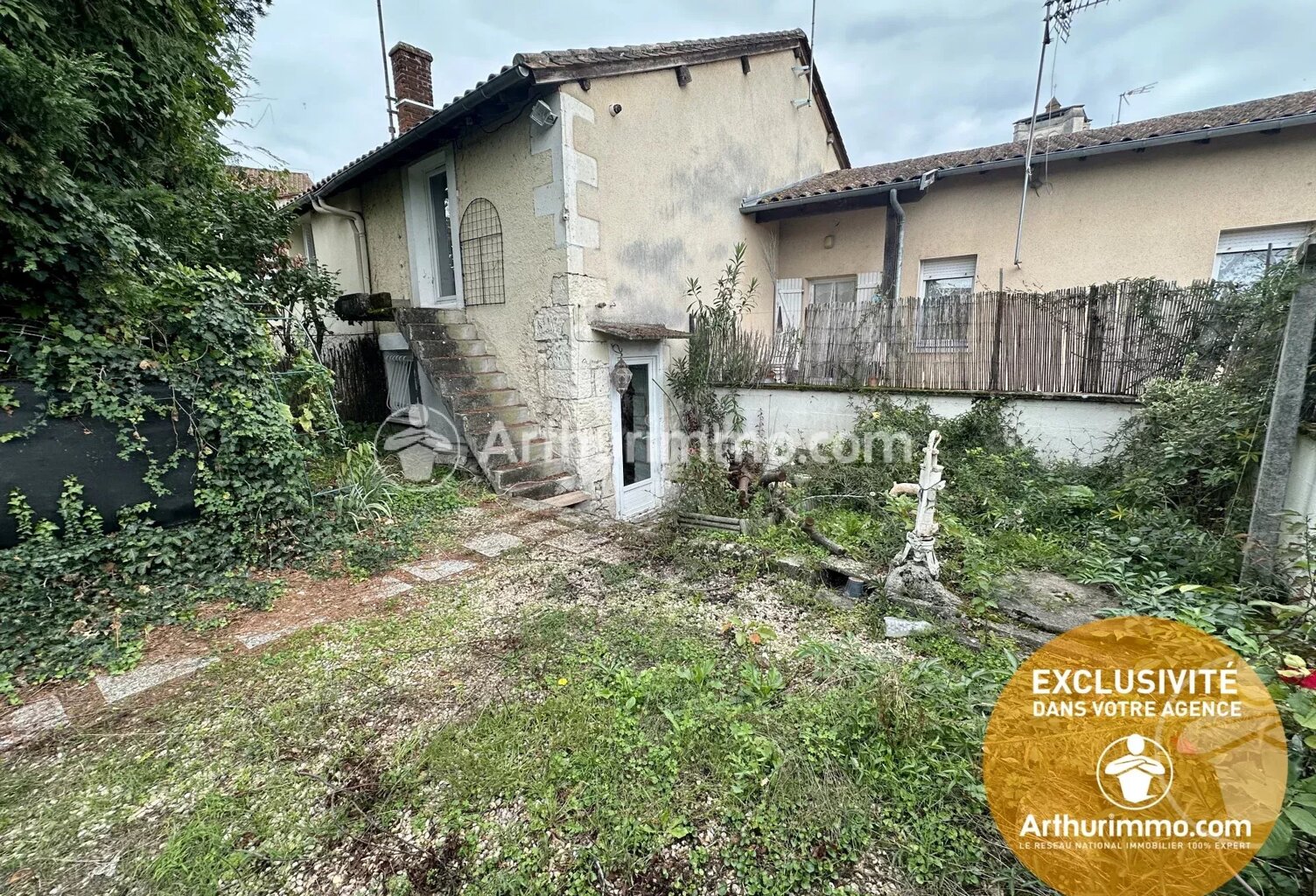 Maison en pierre avec jardin, 100 m², 2 ch , centre-ville Saint-Astier — photo 1