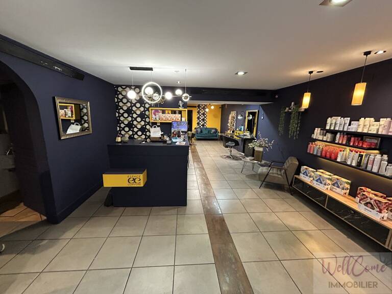 Local commercial — photo 1