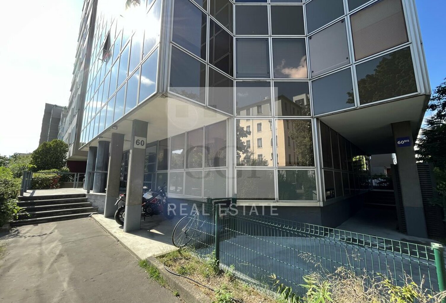 BUREAUX à LOUER — photo 1