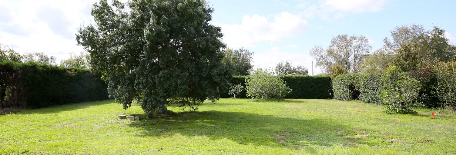 Terrain  1061 m² à vendre à Montaigut-sur-Save (31530)