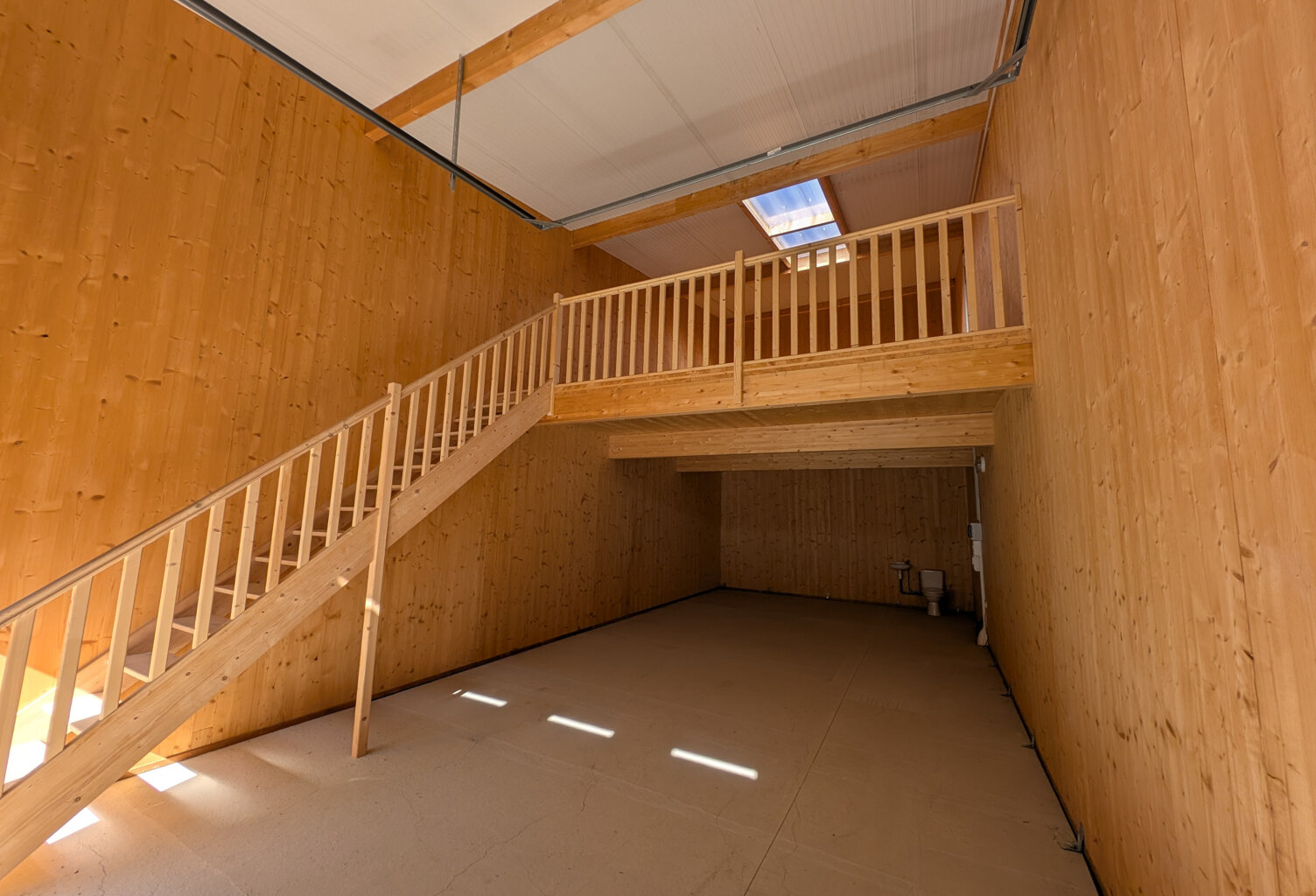Local Professionnel tout neuf — photo 1