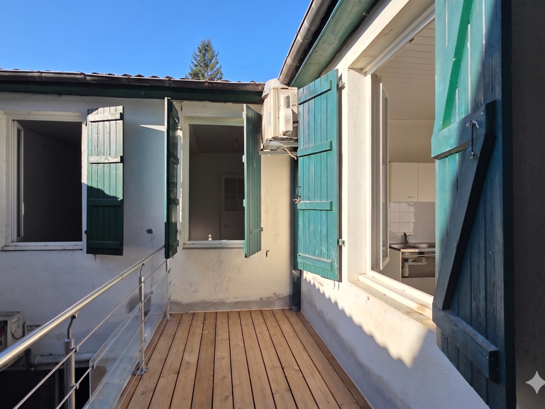 ITZALARGI -- Appartement à rénover avec balcon sur cour, cent — photo 1