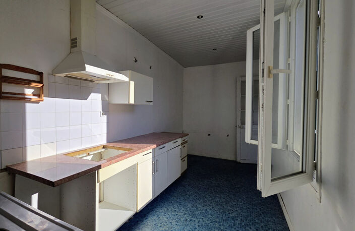 ITZALARGI -- Appartement à rénover avec balcon sur cour, cent — photo 2