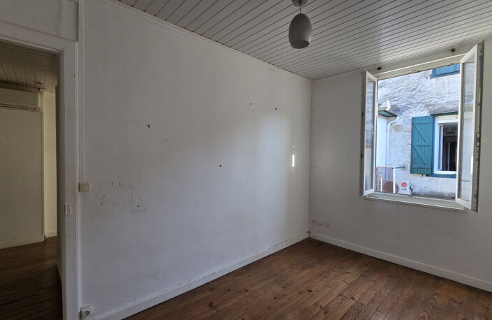 ITZALARGI -- Appartement à rénover avec balcon sur cour, cent — photo 4