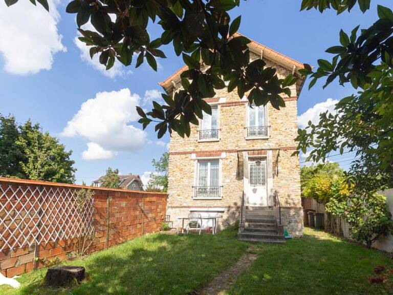 Maison en pierre de 6 pièces principales — photo 1