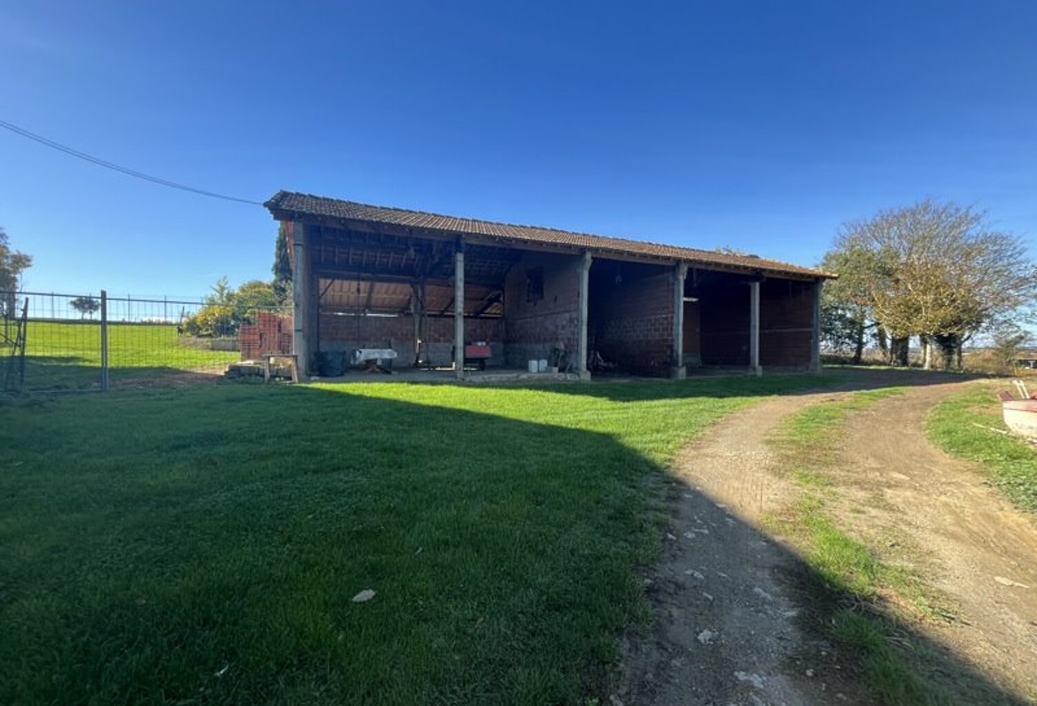 Vente maison 1 pièce 150 m² L'Isle-Jourdain (32600) — photo 1